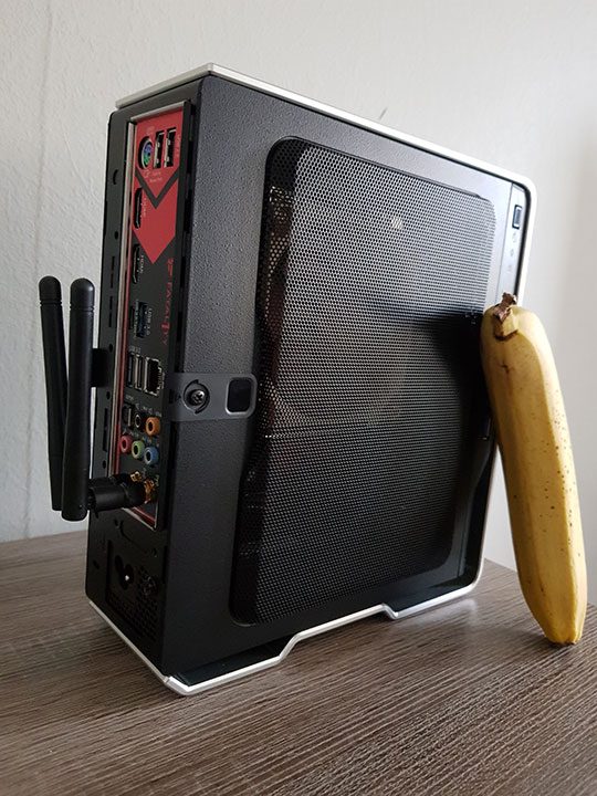 Ryzen APU Gaming PC - In-win Chopin with banana for scale